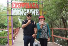 Bupati Cilacap Jateng Study Banding Mangrove Karangsong