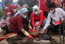 Nina Agustina Lakukan Peletakan Batu Pertama Pembangunan Masjid Al-Fatah Desa Majasari