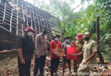 Camat Bangodua Langsung Tinjau Rumah Warga Roboh