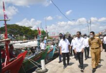 Nelayan Cirebon “Curhat” Kelangkaan Solar Kepada Presiden Jokowi dan Ridwan Kamil