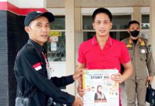Diskominfo Indramayu Bagikan Pamflet Turut Partisipasi Turunkan Stunting