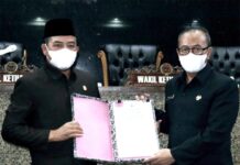 Serahkan Rekomendasi LKPJ Bupati Indramayu Tahun Anggaran 2021