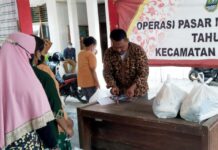 Pemcam Kertasemaya Gelar Pasar Murah Bersubsidi