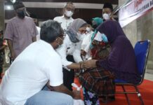 Bupati Indramayu Salurkan Bantuan Bagi Masyarakat Kurang Mampu