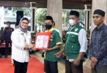 Ratusan Pekerja Kebersihan Peroleh Paket Sembako