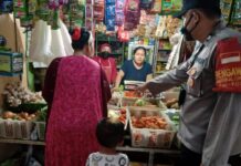 Polsek Gabuswetan Pemantoan Harga Minyak Goreng Di Pasar