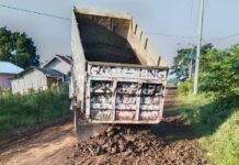 Pengguna Jalan Desak Pemkab Indramayu Perbaikan Jalan Rusak.