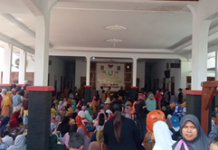 Kepala Desa (Kuwu) Drunten Kulon Salurkan Bansos BLT BBM-BPNT Dan PKH