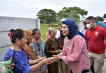 NINA AGUSTINA TINJAU PEMBANGUNAN “TAMAN PUSPA” Di KRIMUN LOSARANG