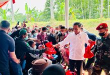 Presiden Jokowi Serahkan Bantuan Stimulan Rumah Korban Gempa Cianjur