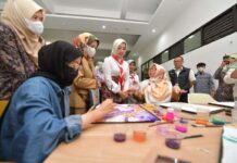 Ketua Dekranasda Provinsi Jabar Atalia Praratya Terkesan Batik Tamarin Produk Cimahi Technoprak