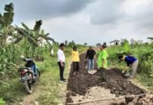 PEMBANGUNAN JALAN POROS DESA CIKAWUNG