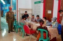 CAMAT KANDANGHAUR MONITORING PENYALURAN BANSOS UNTUK NELAYAN KECIL