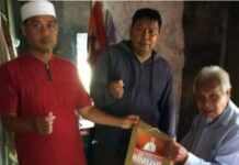 PEMCAM GABUSWETAN BAGIKAN MAKANAN PADA WARGA