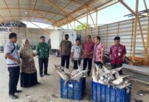 BUPATI INDRAMAYU NINA AGUSTINA SALURKAN SOLAR BERSUBSIDI BAGI NELAYAN