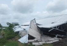 HUJAN LEBAT DAN ANGIN KENCANG ROBOHKAN BANGUNAN PASAR IKAN