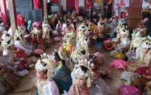 Gadis Cantik Ramaikan Adat Ngarot Desa Jambak