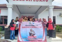 DPMPTSP BERIKAN MAKANAN TAMBAHAN KEPADA ANAK STUNTING DI WILAYAH BINAAN