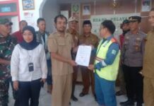 PETANI DESA TUGU DAN PT NINDYA KARYA (PERSERO) LAKUKAN MUSYAWARAH TANGANI SALURAN IRIGASI PETANI