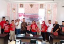 CAMAT OPIK HIDAYAT KUKUHKAN RELAWAN POSPIN 10 DESA DI KECAMATAN BALONGAN