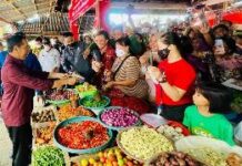 Presiden Jokowi Cek Harga Sembako di Pasar Airmadidi Minahasa Utara