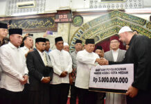 Menhan Prabowo Subianto Serahkan Bantuan Rp 3 Miliar Untuk Pembangunan Masjid Agung Sumut