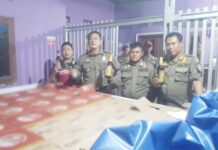 SATPOL PP DAMKAR INDRAMAYU TEGAKKAN PERDA PELARANGAN MOHOL SITA RIBUAN BOTOL