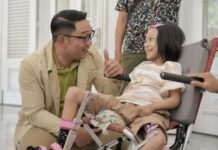 Gubernur Jabar Ridwan Kamil Bantu Pengobatan Anak Penderita Kelumpuhan