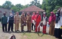 PEMCAM DAN PUSKESMAS KROYA LAKUKAN FOGGING TANGKAL DBD