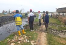 Camat Kandanghaur Tinjau Pekerjaan Normalisasi Sungai