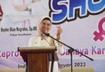 BUPATI NINA AGUSTINA BUKA TALK SHOW KESEHATAN REPRODUKSI DAN BAHAYA KANKER SERVIKS