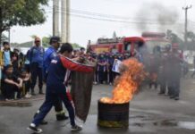 SMP Negeri 1 Indramayu Ikuti Simulasi Pemadam Kebakaran