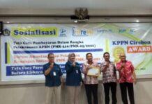 KPPN CIREBON ANUGERAHKAN PENGHARGAAN PADA DPMD KABUPATEN INDRAMAYU