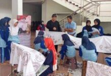 Siswa SMP Negeri 1 Lohbener Indramayu Edukasi Belajar Membatik