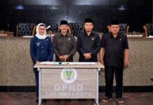 BUPATI INDRAMAYU HADIRI RAPAT PARIPURNA PERSETUJUAN 3 RAPERDA TAHUN 2023