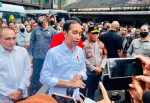Presiden Jokowi Ajak Pemimpin Redaksi Blusukan Ke Pasar Di Kota Medan