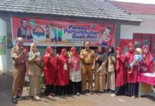 CAMAT LOHBENER MONITORING PELATIHAN PENGOLAHAN DAUN KELOR