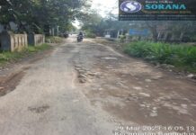 Berita Foto:Dinas PUPR Indramayu Kurang Profesional Menyusun Anggaran Pembangunan Jalan Raya Bangodua Menuju Tambangan Pulo Cangak Tambah Rusak