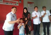 Kasie Yanmas Pemcam Sukra Serahkan 70 KIA Penting Untuk Identitas Anak