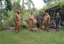 Camat Bangodua Tinjau Dan Bantu Korban Rumah Runtuh