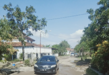 RUSAK BERAT JALAN Panyingkiran Kidul Menuju Kecamatan Cantigi