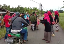 BERITA FOTO:Kader Barisan Tarmudi Atmaja (Barata) Tebar Keberkahan Ramadan Di Dapil Lima Kandanghaur