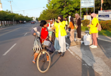 KM-Universitas Terbuka Indramayu Berbagi Dibulan Ramadhan Dengan Membagi Takzil