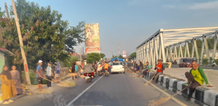 Penyapu Uang “Tawur Sawer” Jembatan Kali Sewo Meningkat Saat Mudik Lebaran