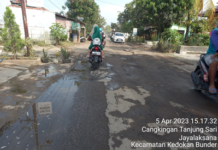 KERUSAKAN JALAN DI INDRAMAYU SEMAKIN MEMPRIHATINKAN….!