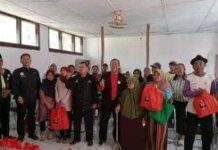 Camat Terisi Salurkan Bantuan Sembako Penerima PPKS