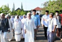 Bupati Indramayu Nina Agustina Sholat Idul Adha Bareng Warga Kota Di Alun-Alun Puspawangi