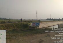 Dirjen PSP Kementerian Pertanian Dengan Anggota DPR RI Tinjau Lahan Sawah Kekeringan Dampak Ditutupnya Saluran Induk Pekerjaan Proyek PT Waskita