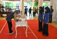Bupati Indramayu Nina Agustina Serahkan SK PPPK Fungsional Tenaga Kesehatan