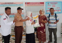 Pemdes Sumberjaya Salurkan Bantuan Beras Bulog 10 kg Kepada KPM